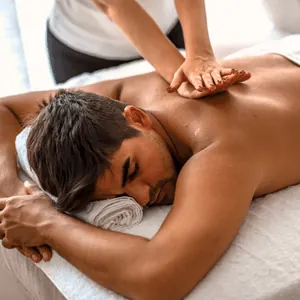 Massagem relaxante nas costas